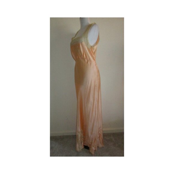 Vintage 1930s Arnold Constable Embroidered Peach Silk Nightgown Art Deco Size 40 - Picture 2 of 11